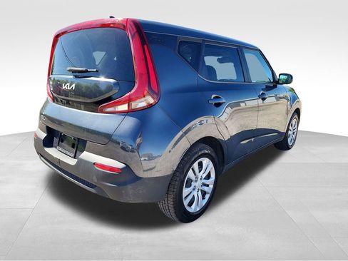 Used 2022 Kia Soul LX image 8