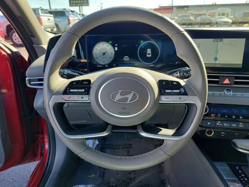 Used 2025 Hyundai Elantra SEL image 22