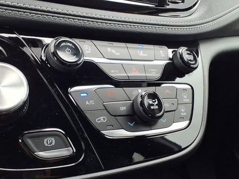 New 2027 Chrysler Pacifica Select FWD image 9