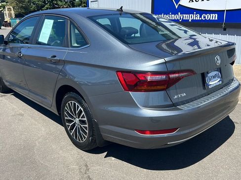 Used 2019 Volkswagen Jetta SE w/ Cold Weather Package FWD image 11