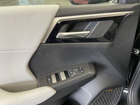 New 2025 Mitsubishi Outlander SE image 19