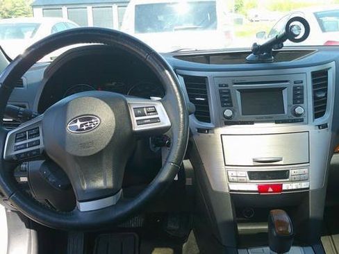 Used 2014 Subaru Outback 2.5i Limited w/ Moonroof Package AWD/4WD image 10