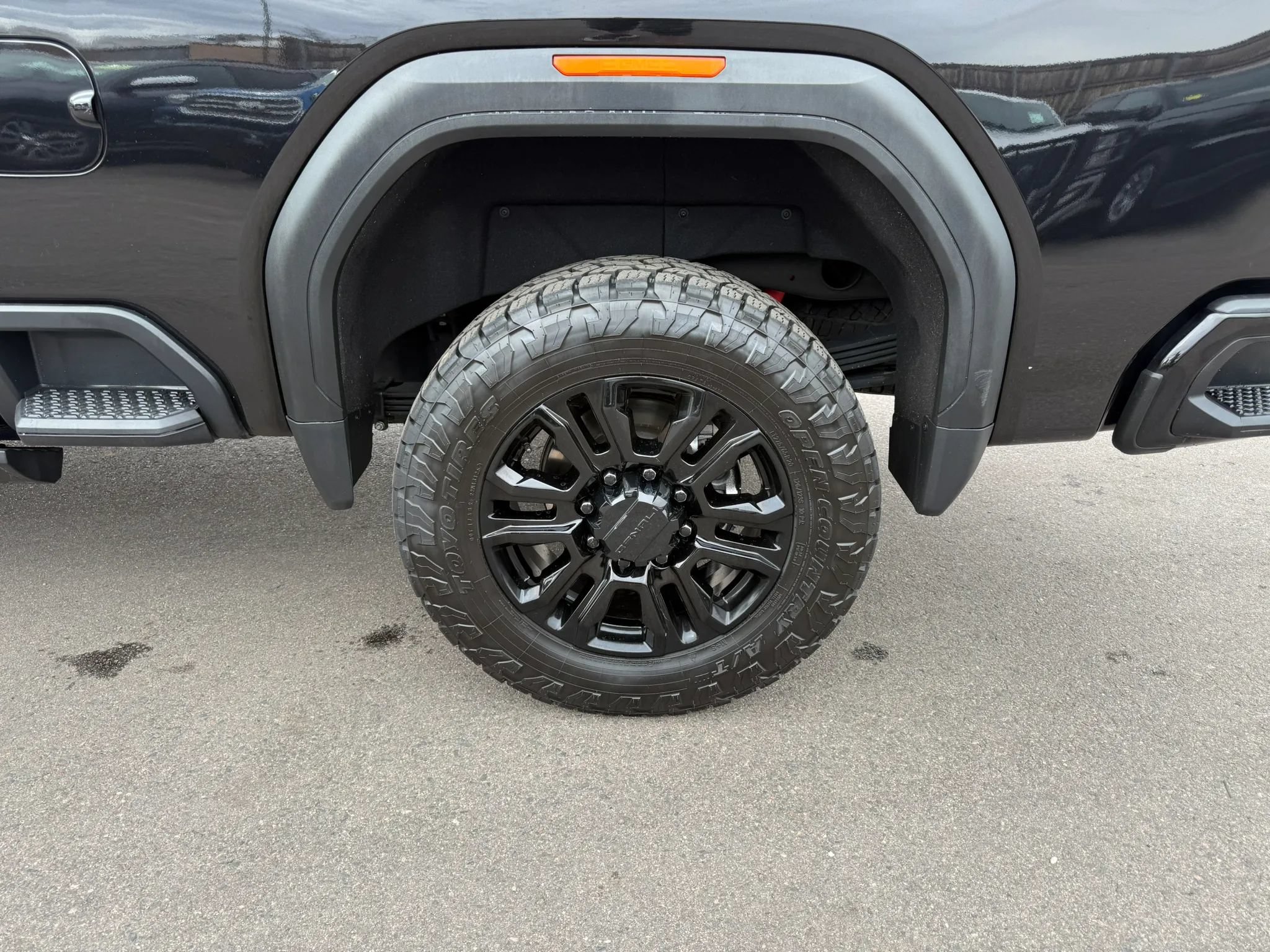 Used 2022 GMC Sierra 2500 Denali w/ Denali Black Diamond Edition AWD/4WD image 22