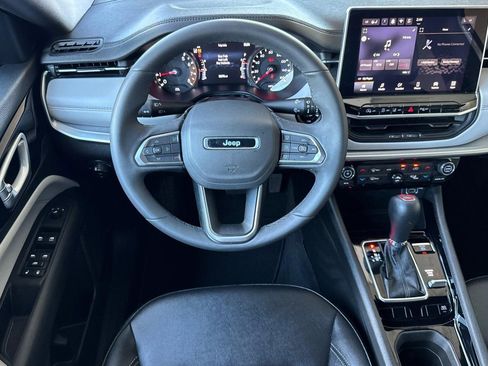 Used 2025 Jeep Compass Limited image 28