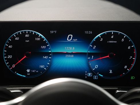 Used 2023 Mercedes-Benz GLB 250 4MATIC image 17