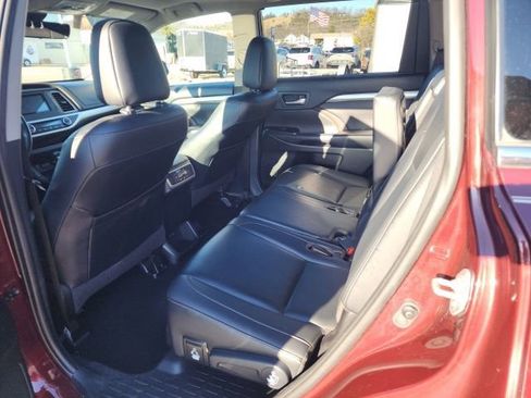 Used 2019 Toyota Highlander XLE image 31