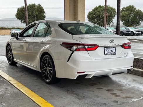 Used 2023 Toyota Camry SE image 7
