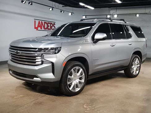 Used 2024 Chevrolet Tahoe High Country AWD/4WD image 3
