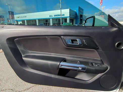 Used 2019 Ford Mustang Coupe RWD image 20