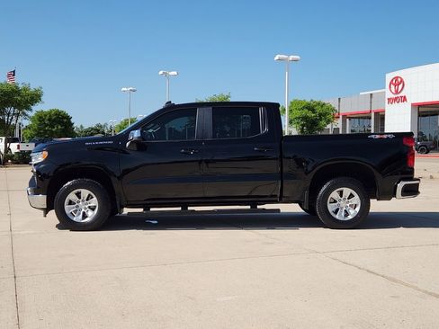 Used 2024 Chevrolet Silverado 1500 LT w/ Leather Package AWD/4WD image 4