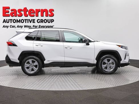 Used 2022 Toyota RAV4 LE AWD/4WD image 4