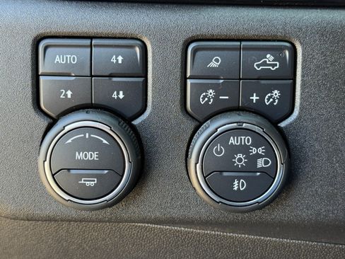 Used 2025 Chevrolet Silverado 3500 High Country w/ Technology Package image 30