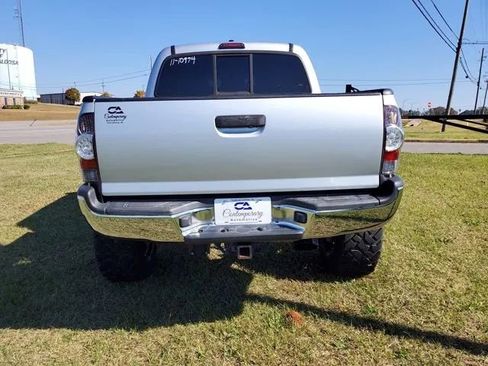 Used 2011 Toyota Tacoma PreRunner image 6