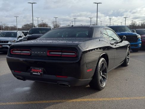 Used 2016 Dodge Challenger SXT image 5