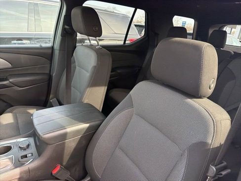Used 2022 Chevrolet Traverse LT image 15