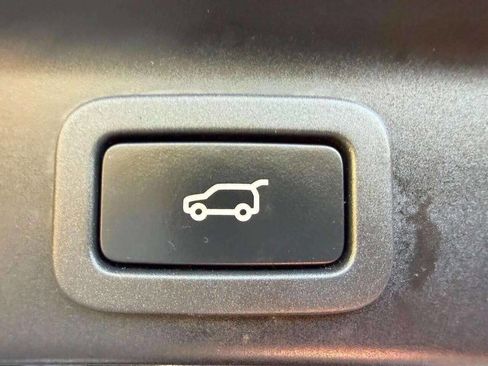 Used 2017 Jaguar F-PACE Prestige image 30