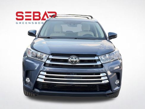 Used 2019 Toyota Highlander Limited Platinum FWD image 2
