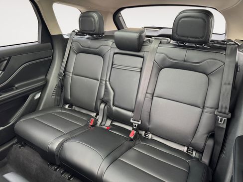 New 2026 Lincoln Corsair Premiere image 16