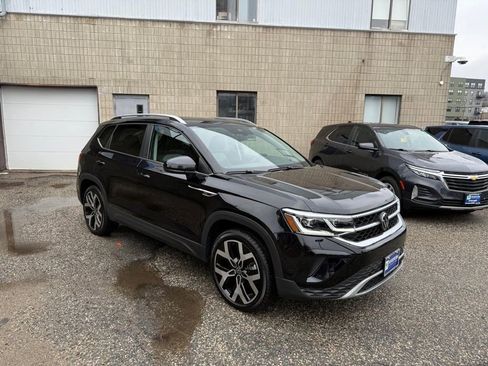 Used 2023 Volkswagen Taos SEL image 8