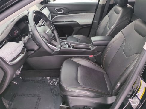 Certified 2022 Jeep Compass Latitude image 16