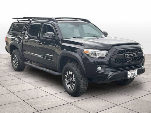 Used 2018 Toyota Tacoma TRD Off-Road w/ Technology Package AWD/4WD image 2