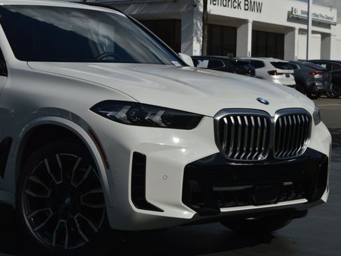Certified 2024 BMW X5 sDrive40i w/ M Sport Package RWD image 2
