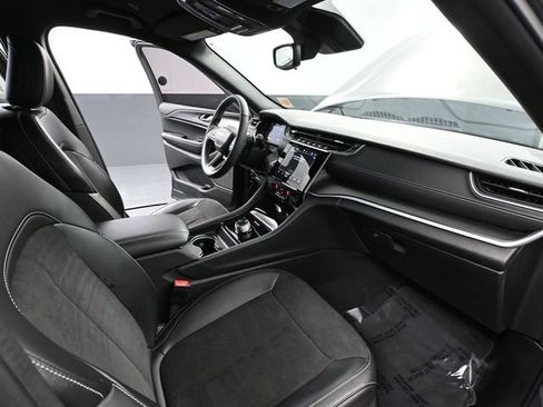 Used 2024 Jeep Grand Cherokee Altitude image 50