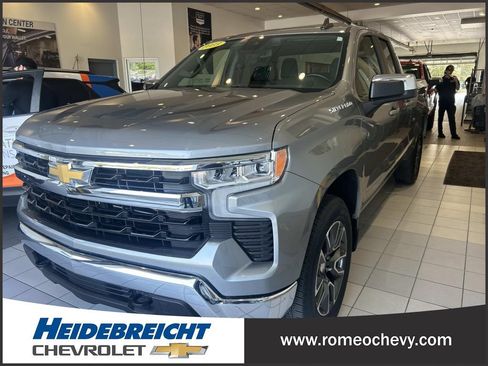 Used 2023 Chevrolet Silverado 1500 LT AWD/4WD image 6