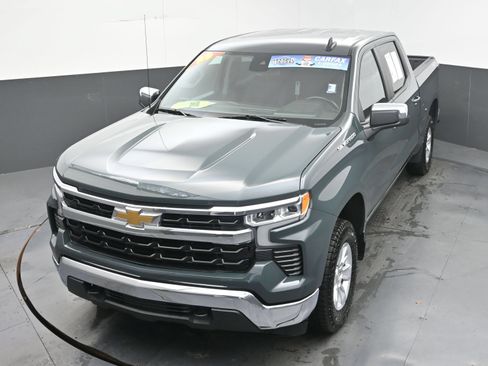 Used 2025 Chevrolet Silverado 1500 LT AWD/4WD image 32