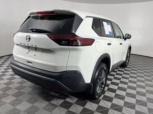 Used 2021 Nissan Rogue S FWD image 11