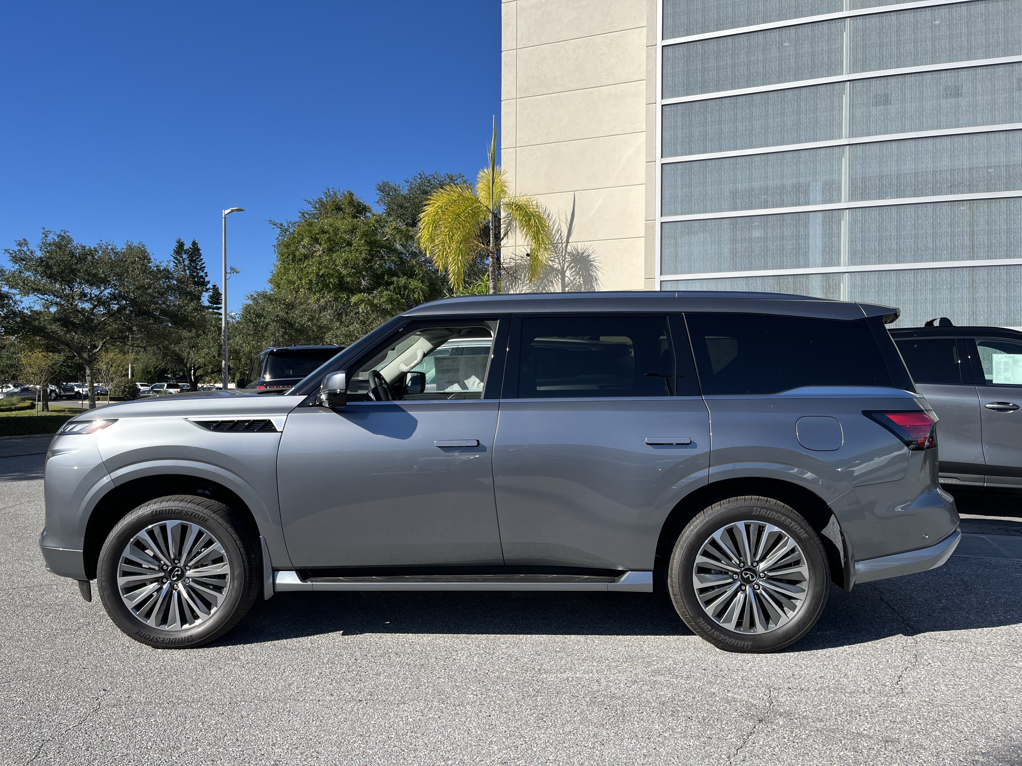 New 2027 INFINITI QX80 Luxe w/ Cargo Package RWD image 2