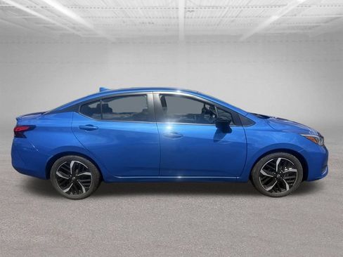 Used 2024 Nissan Versa SR FWD image 3