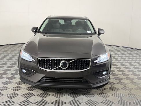 Used 2025 Volvo V60 B5 Cross Country Plus AWD/4WD image 5