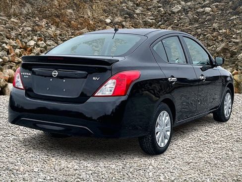 Used 2019 Nissan Versa SV image 2