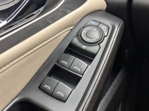 Used 2023 Chevrolet Traverse LT FWD image 27