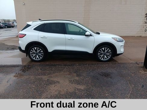 Used 2022 Ford Escape Titanium image 4