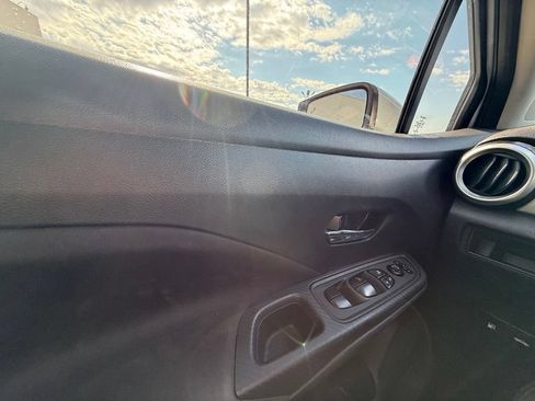 Used 2021 Nissan Versa SV FWD image 14
