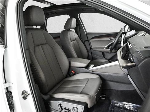 Certified 2025 Audi Q5 Premium w/ Convenience Package AWD/4WD image 22