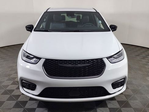 New 2026 Chrysler Pacifica Select image 2