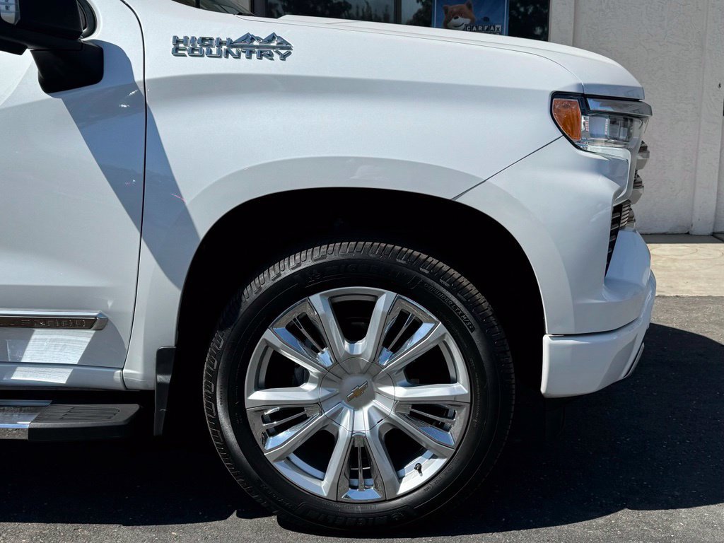 Used 2022 Chevrolet Silverado 1500 High Country w/ High Country Premium Package AWD/4WD image 2