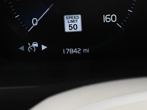 Used 2022 Volvo XC90 T6 Momentum w/ Protection Package Premier image 27