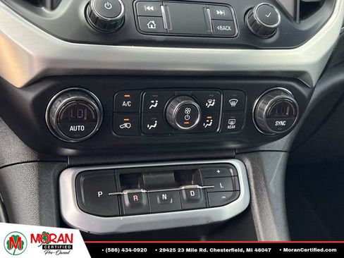 Used 2021 GMC Acadia SLE w/ Driver Convenience Package FWD image 27
