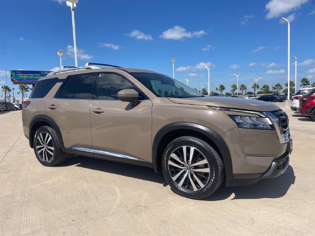 Used 2024 Nissan Pathfinder Platinum w/ Cargo Package AWD/4WD image 7