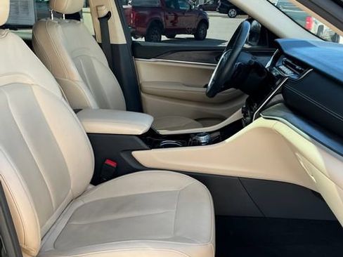 Used 2022 Jeep Grand Cherokee L Limited w/ Black Appearance Package image 11