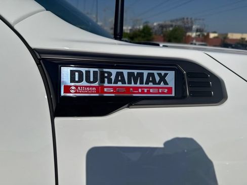 Used 2025 GMC Sierra 2500 AT4X AWD/4WD image 9