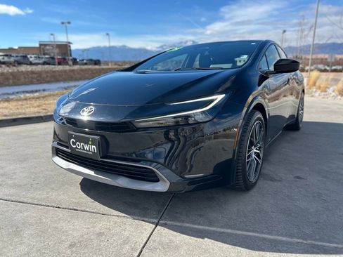 Used 2023 Toyota Prius XLE image 3