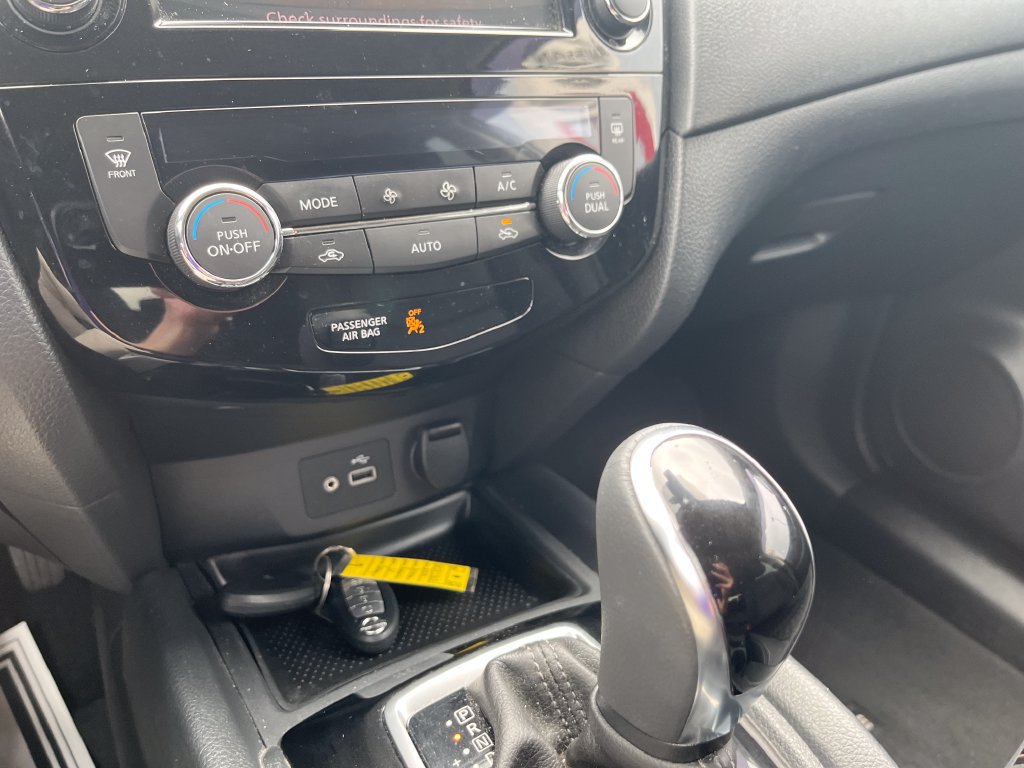Used 2019 Nissan Rogue SV AWD/4WD image 19