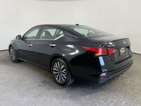 Used 2025 Nissan Altima 2.5 SV FWD image 5