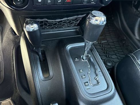 Used 2014 Jeep Wrangler Unlimited Sahara w/ Connectivity Group AWD/4WD image 19