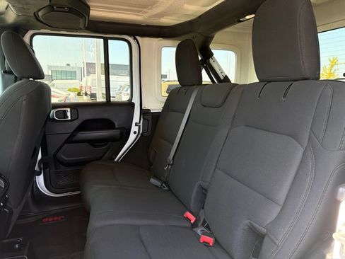 Used 2020 Jeep Wrangler Unlimited Sahara w/ Cold Weather Group AWD/4WD image 26